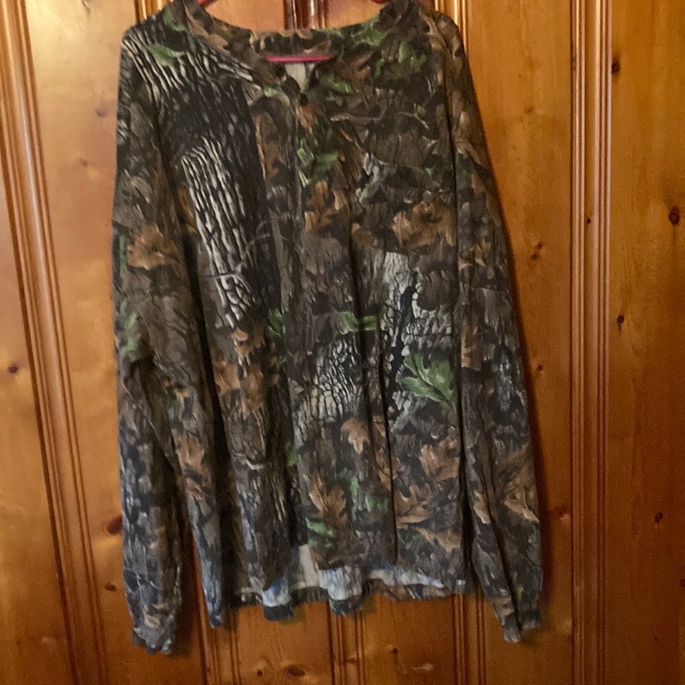 Size 2-X Men’s Camoflage Shirt          Tag cut out
